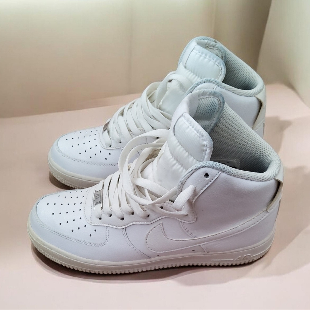 🔥Nike Air Force 1 '07 Mens White Sneakers Size 7.5🔥 - Picture 3 of 16
